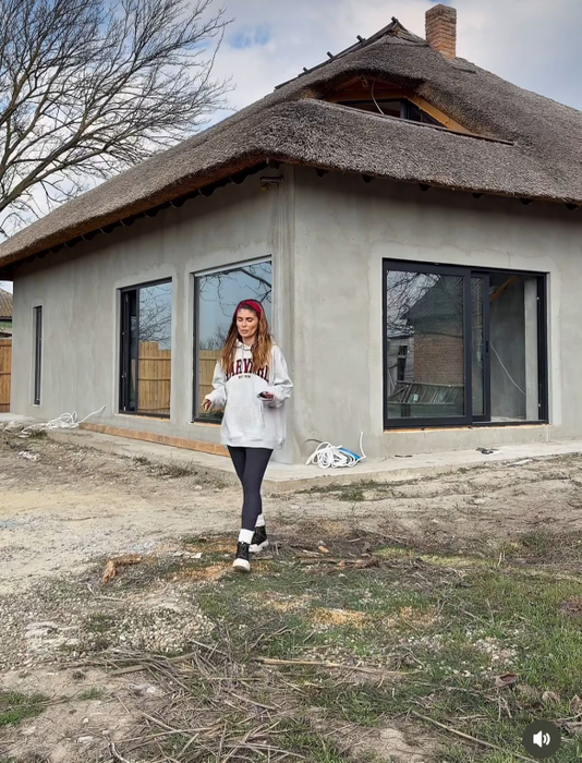 Cum arată casa pe care Sânziana Negru a renovat-o recent, de dragul bunicilor? A schimbat 5 echipe de muncitori în 2 ani