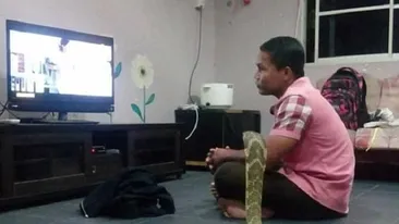 Un bărbat s-a însurat cu cobra lui de 3 metri! Motivul e ULUITOR şi te va EMOŢIONA până la LACRIMI