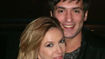 VIDEO Adela Popescu a avut primul concert cu DJ Project la Iasi! Vezi cine a asteptat-o in culise de Revelion!