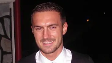 Alexe si-a chemat bamboista sa-i tina de cald la munte! A inceput anul in bratele brunetei Andreea