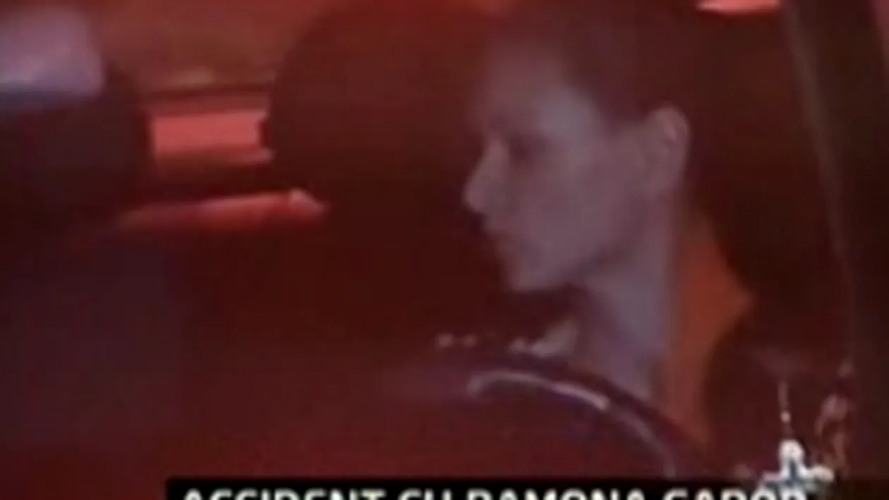 VIDEO Ramona Gabor a lovit o masina si a plecat de la locul accidentului! Sora Monicai a avariat autoturismul unui paparazzo cand voia sa iasa din parcare!