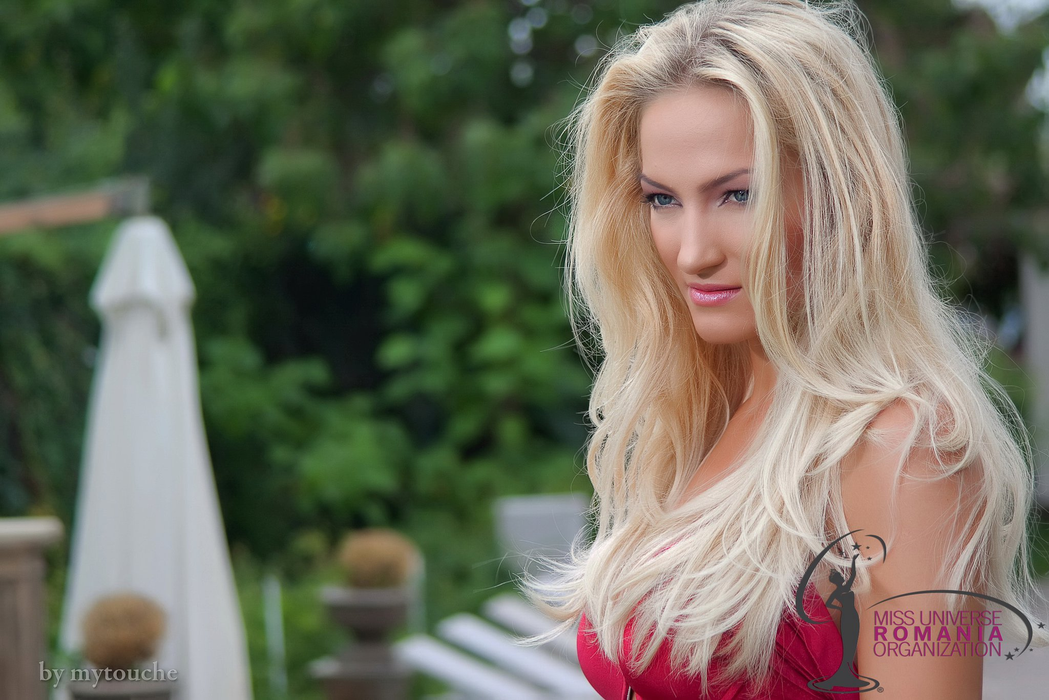 Beatrice Olaru pe vremea când se lupta pentru titlul de Miss Universe România