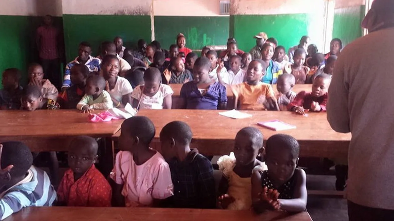 Imagini emotionante! Un jucator de la Dinamo a mers la un orfelinat din Africa si le-a oferit cadouri copiilor!