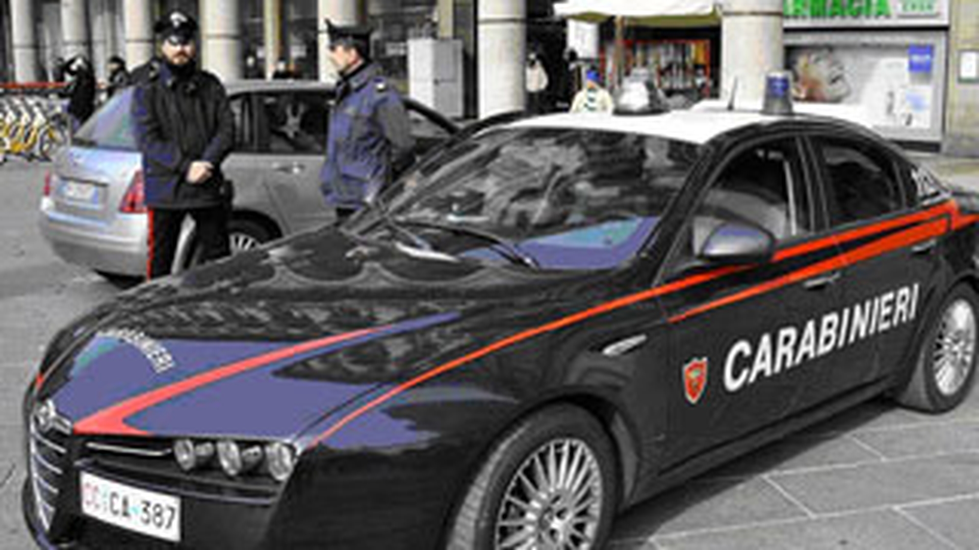 Un roman si doi italieni, suspectati de violarea unei tinere de 26 de ani