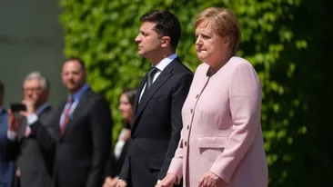 Angela Merkel, mari probleme: nu se mai oprește din tremurat! Care sunt cauzele VIDEO