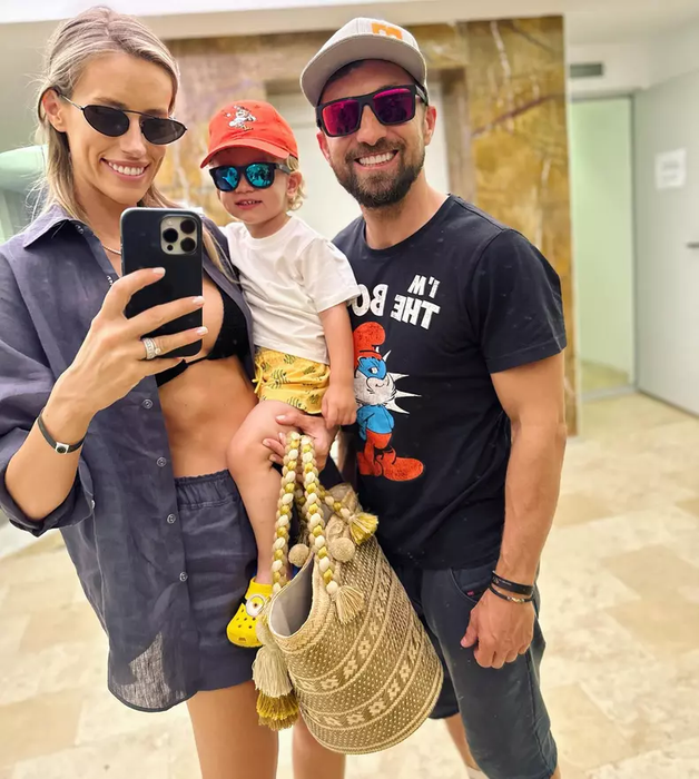 Dani Oțil și familia sa