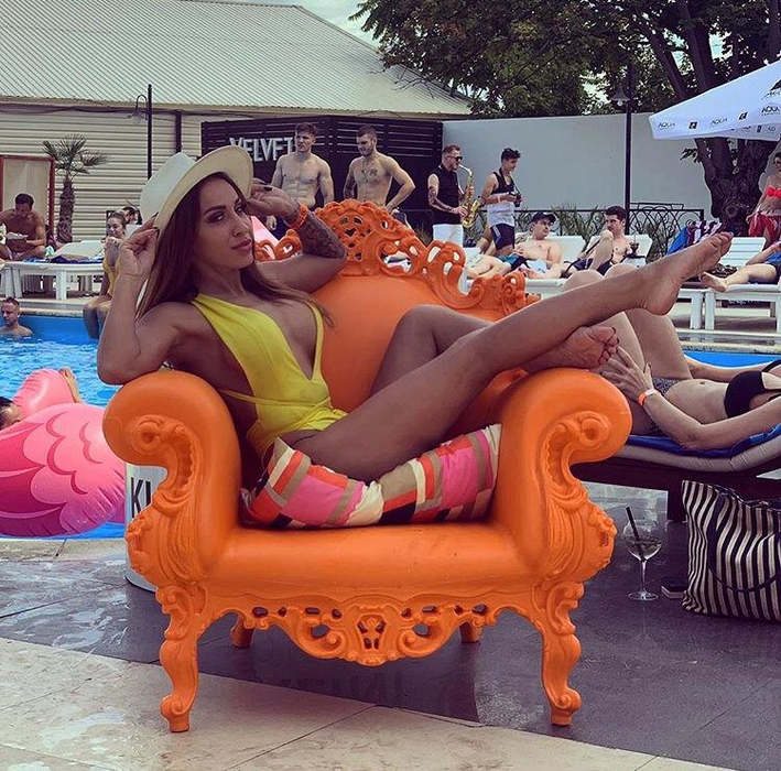 Denisa Despa, una dintre cele mai sexy dansatoare din showbiz