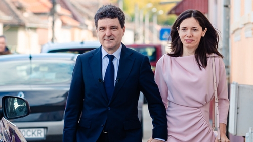 Motivul REAL pentru care Mirabela, iubita lui Nicușor Dan, a lipsit de la ceremonia de învestire. Doar fiica cuplului a fost prezentă
