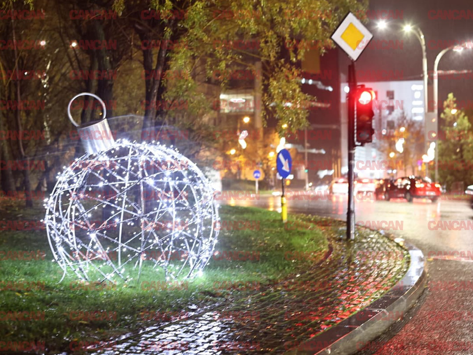 Magia Crăciunului a venit mai devreme! Bucureștiul a fost luminat de sărbătoare! Foto & video
