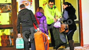 Vali Vijelie si culmea cumpatarii. Si-a adus apa de acasa la un hotel de patru stele