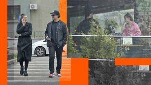 Mario Fresh nu are ochi doar pentru Alexia Eram! A invitat-o la masă, apoi la o cafea...
