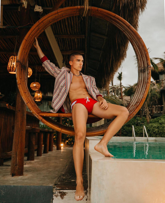 Câte clase și ce studii are Emil Rengle, de fapt! Îți vei schimba radical părerea despre fostul câștigător „Românii au Talent” și ex-concurentul de la Survivor 2022 de la Pro TV