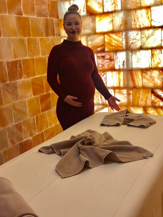 Alessia, dată afară din casă de logodnic!
