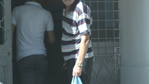 Ce mai fac parintii Floarei Leonida, fosta gimnasta ajunsa prostituata? Ar intra in pamant de rusine, dar au gasit o solutie sa treaca peste dezamagirea pe care le-a provocat-o fata lor!