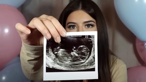 Surpriză în showbiz! Tânăra cântăreață a rămas gravidă la doar 19 ani. A ținut totul secret până acum