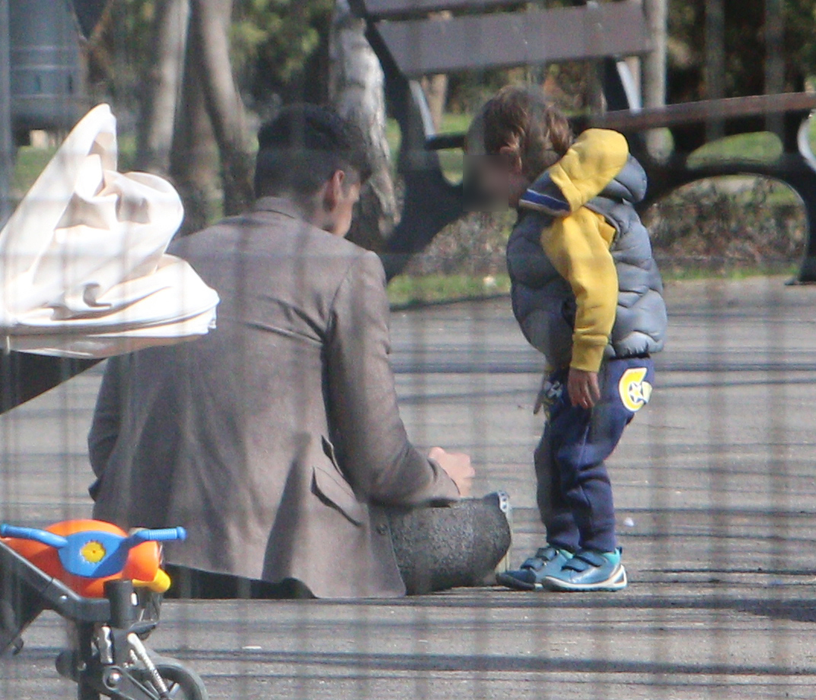 Juratul de la ”Voce” credea că paparazzii nu sunt pe fază, dar…L-am pozat pe Tudor Chirilă tolănit pe o alee din parc!