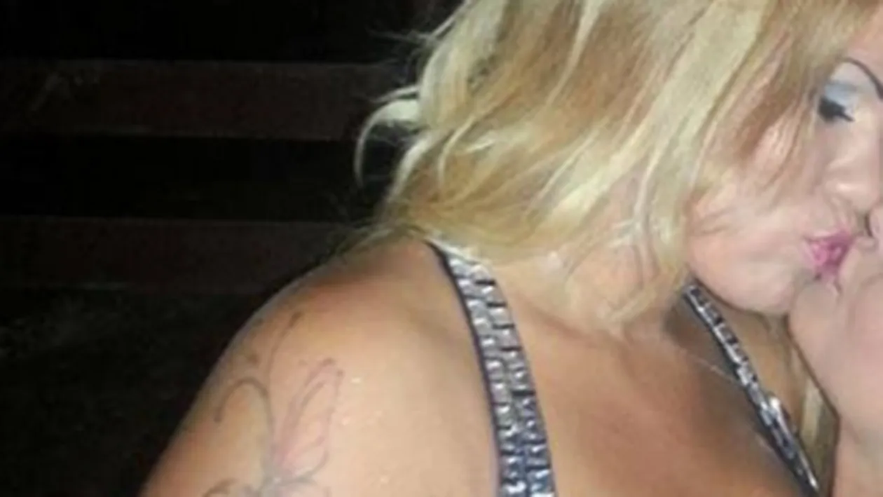 A scârbit pe toată lumea după ce a făcut asta! O VEDETĂ din România, în sărutări fierbinţi cu o femeie tatuată! DEZGUSTĂTOR