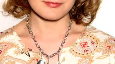 Invata sa te aranjezi de la Mirela Vescan! Intact Media Academy lanseaza cursuri de machiaj profesional