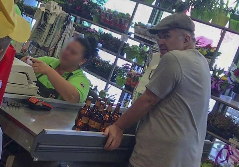 Florin Călinescu a ”vrăjit” o vânzătoare de la supermarket!