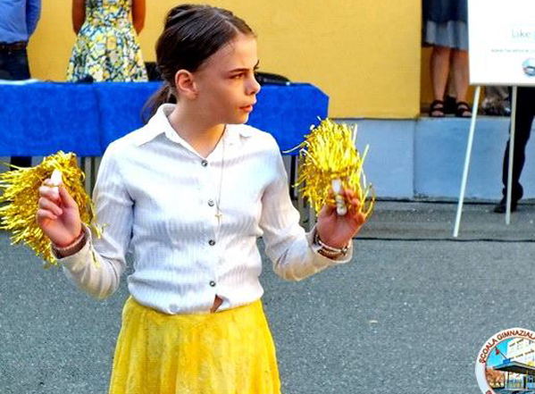 FOTO / Fata celei mai bătrâne mame din România, o frumoasă majoretă. Cât de mult s-a transformat Eliza