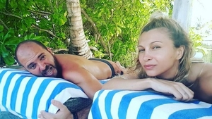 Probleme în Paradis? Lora s-a filmat în timp ce se certa cu Ionuţ Ghenu: ”Azi ne-am trezit nervoşi!”