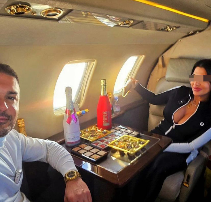 Andy Popescu și noua "cucerire", cu avionul privat la Istanbul. (sursă - instagram.com/andypopescu_official)