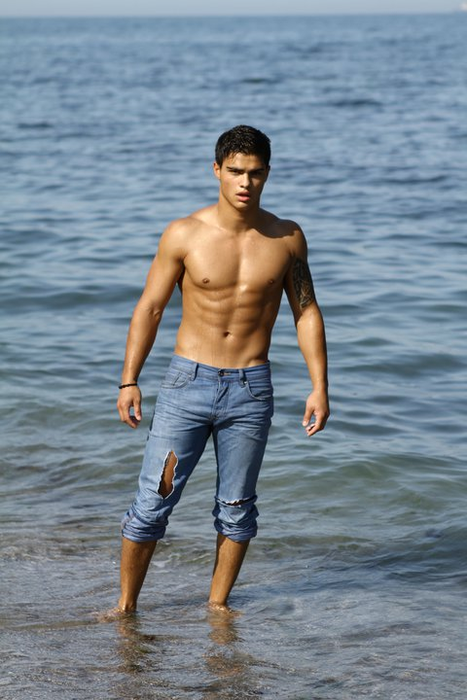 Iulian Demeter a fost fotomodel şi hostess