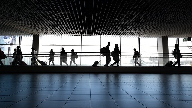 Mărturiile unei femei care susține că a fost umilită de angajații Aeroportului Otopeni: ”Fusese abandonată pe scaun, mai mult de două ore”