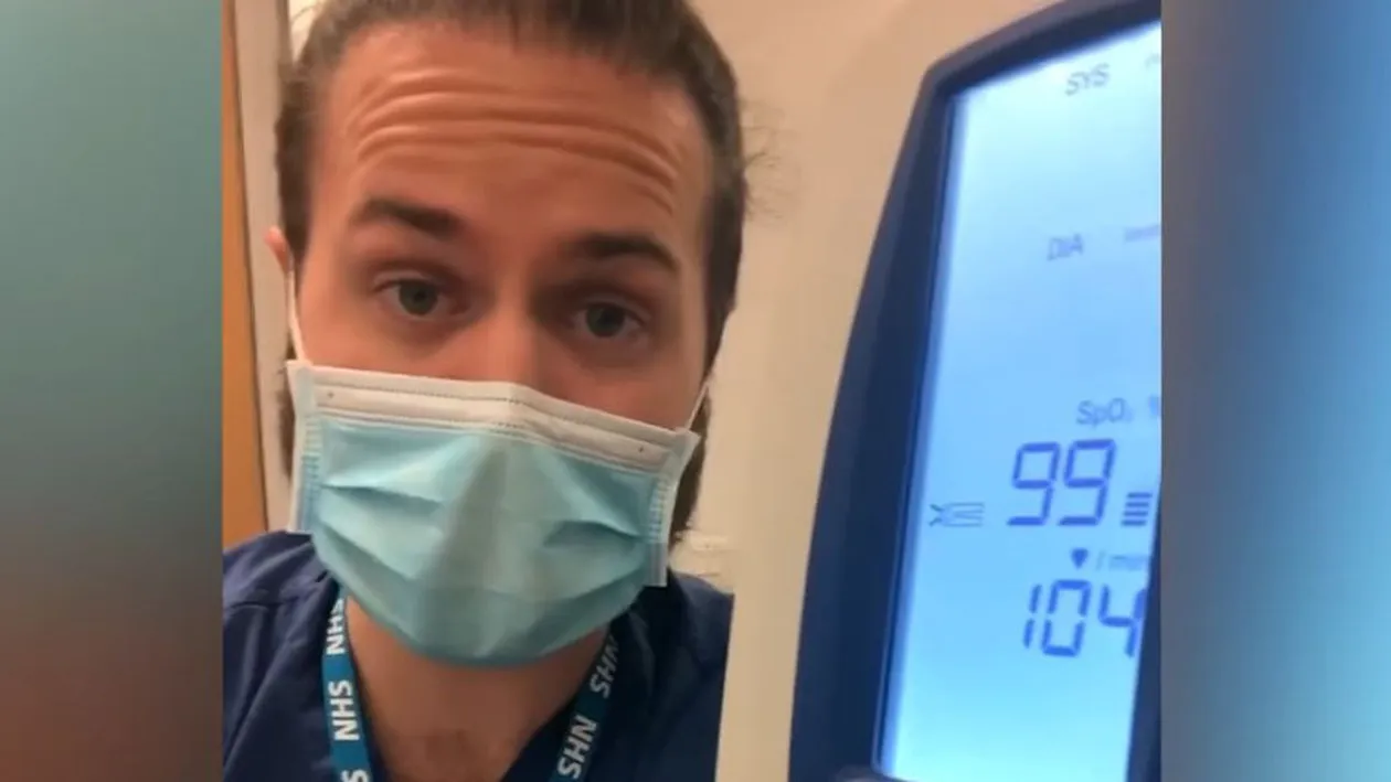 Ce se întâmplă cu respirația când porți masca de protecție! Un medic a făcut o demonstrație practică