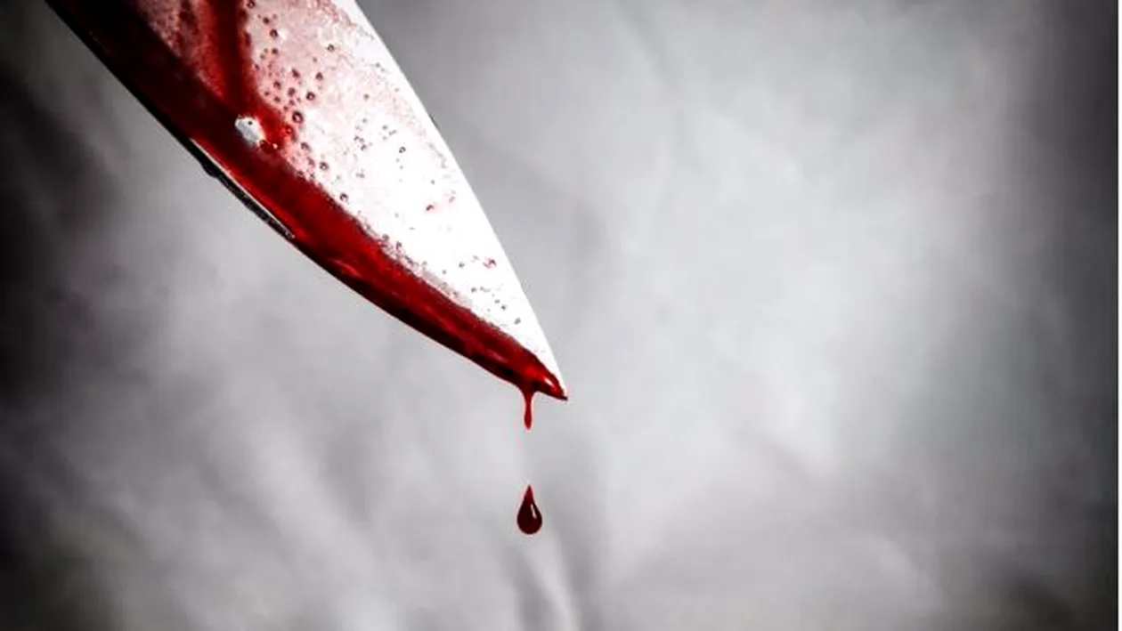 Crimă sângeroasă în Neamț! Un bătrân i-a tăiat gâtul prietenului nepoatei sale