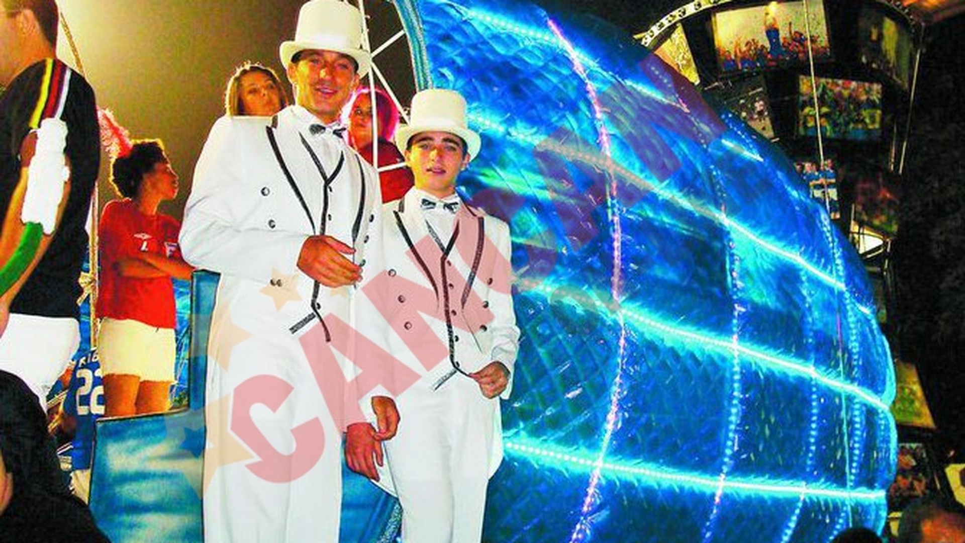 Mazare si fiul, premianti la carnavalul de samba!