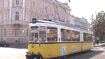 Un aradean accidentat grav de un tramvai in timp ce lucra la sine ii cere vatmanului aproape doua miliarde de lei vechi!