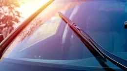 De ce ștergătoarele de parbriz fac zgomot și cum poți scăpa de scârțâit. Trucurile oferite de experții auto