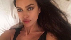 Irina Shayk şi Bradley Cooper, picnic romantic pe malul mării! Primele imagini cu burta de gravidă