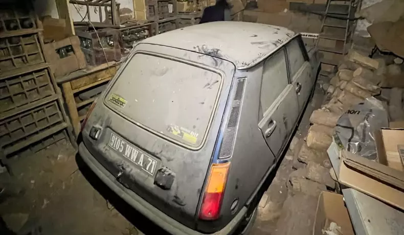 O mașină Renault din 1982 a ajuns să coste cât un apartament. Cât s-a plătit pentru ea