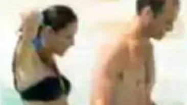 VIDEO Mai ceva ca un fotomodel! Kate Middleton arata incredibil in costum de baie! Vezi aici primele fotografii din luna de miere a Ducesei de Cambridge!