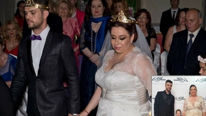 Oana Roman a îmbrăcat rochia de mireasă mult dorită la 4 ani de la nuntă: “Nicio relație nu e perfectă”. Prezentatoarea s-a asortat cu fiica ei