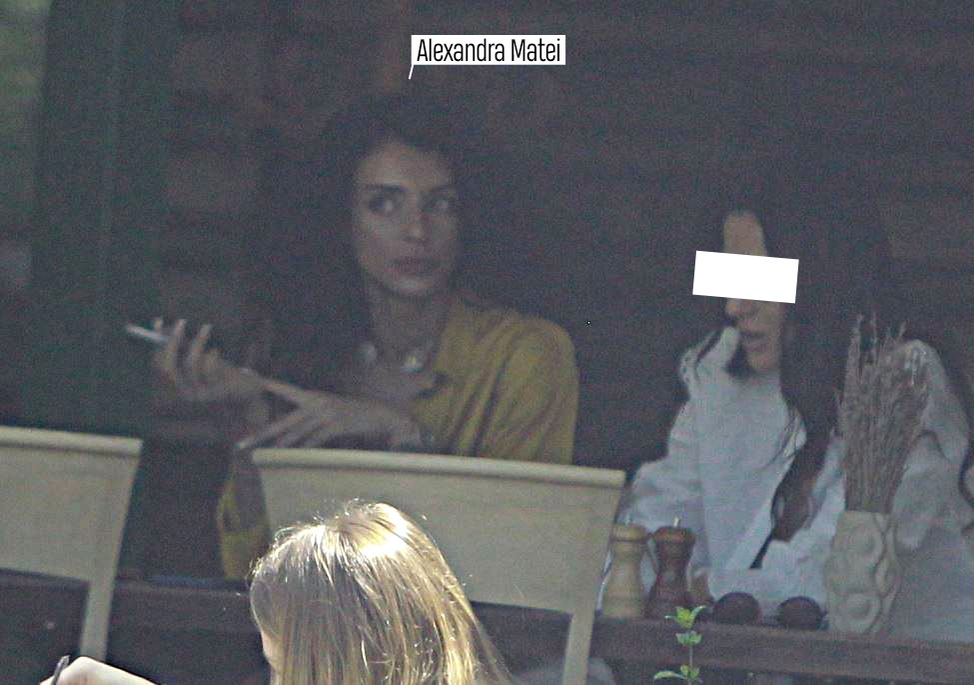 Alexandra Matei se relaxează la terasă
