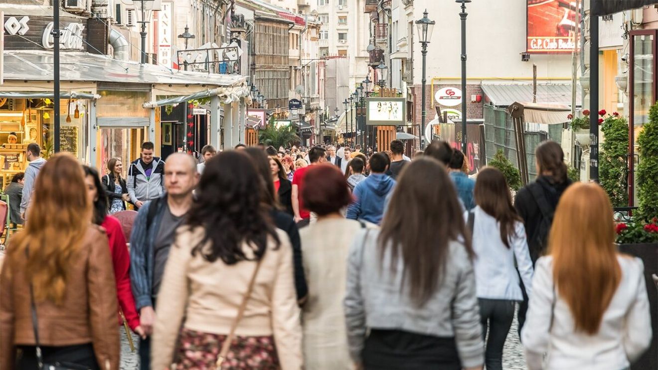 Ce a pățit un pensionar din Spania, după ce i-a dat "ceva de mâncare" unei românce de 32 de ani