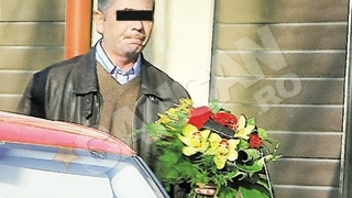 "Zana", incarcata cu flori si daruri de onomastica. Pelerinaj la casa Andreei Marin