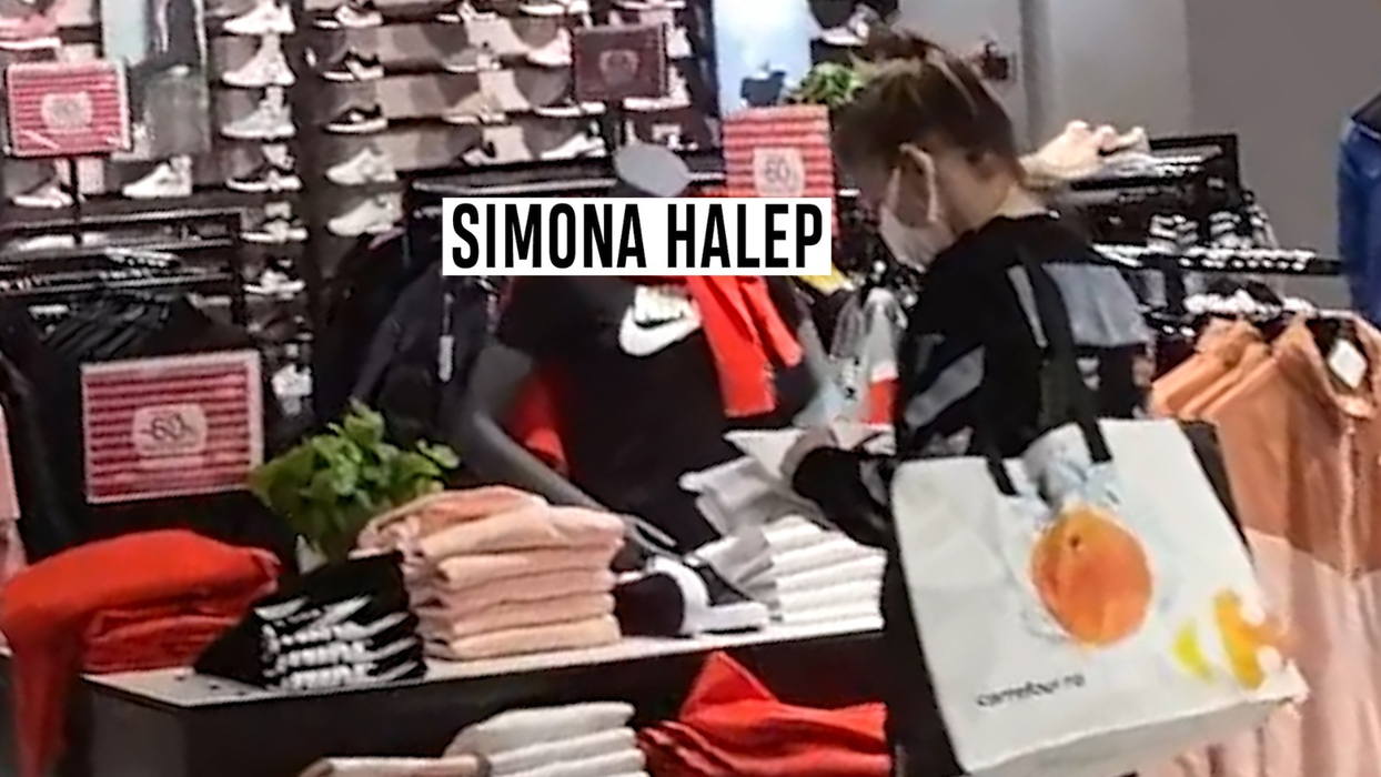 Simona Halep s-a plimbat prin mall Băneasa cu sacoșa de rafie pe umăr