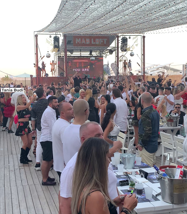 Tania Budi s-a distrat în Loft mai ceva ca în adolescență! A făcut show pe ringul de dans