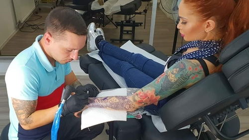 Maria Ilioiu, una dintre ispitele de la “Insula Iubirii”, a făcut anunțul decisiv după ce s-a ales cu mâna stângă distrusă din cauza unui tatuaj