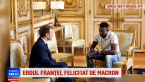 Eroul imigrant ilegal care a salvat un copil la Paris, urcând pe balcoane, a fost felicitat de președintele Macron! Ce veste a primit