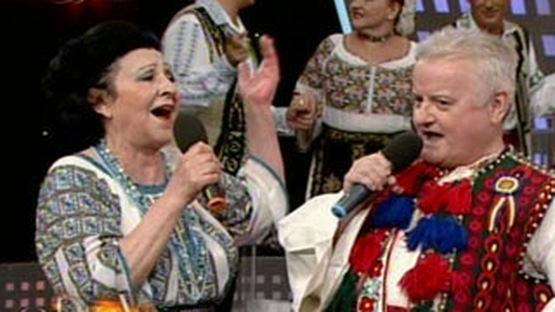 VIDEO Show total marca Irinel Columbeanu! S-a imbracat in costum popular si a cantat cu foc "Trandafir de la Moldova"!