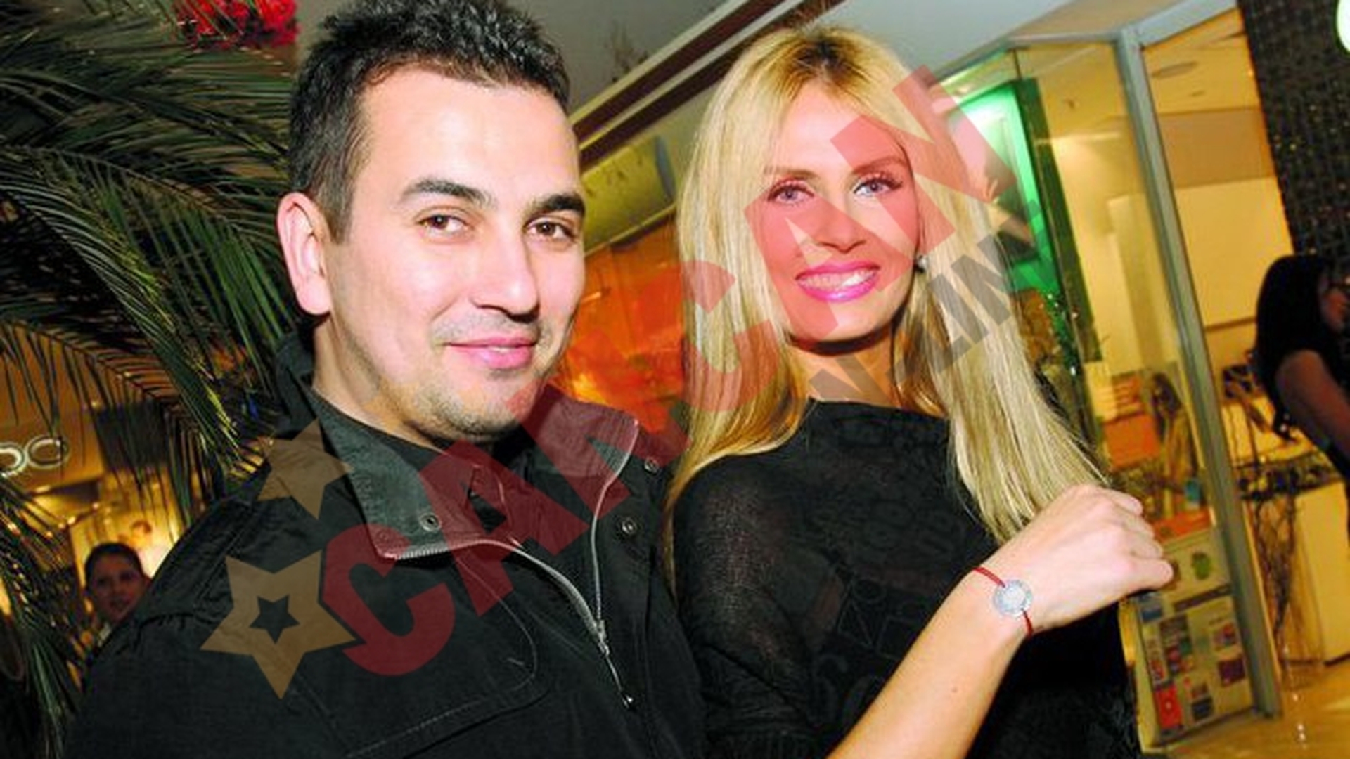 Poarta bijuterii cu chipul fetitei
