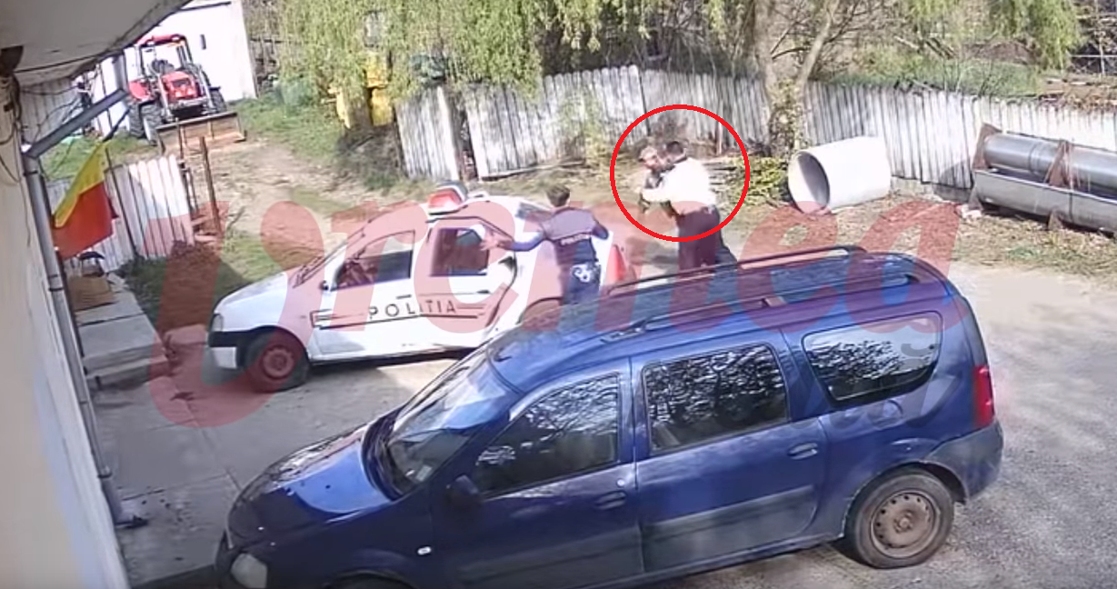 Un polițist a snopit în bătaie „infractorul”. Imagini șocante
