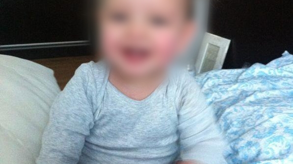 Cel mai dulce zâmbet din acest an! Ce simpatic este băiatul Elenei Gheorghe! Cu cine crezi că seamănă?