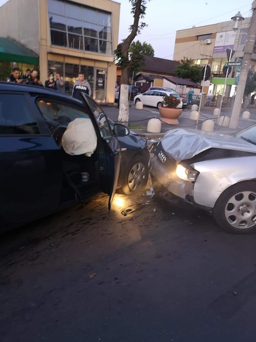 Accident grav în Capitală! Au fost implicate 6 mașini. VIDEO