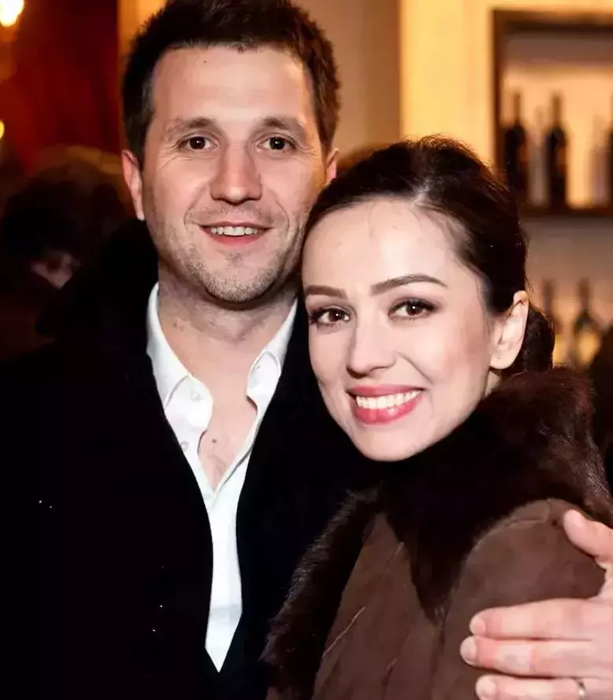 Imagini RARE de la nunta lui Andi Moisescu cu Olivia Steer. Evenimentul fastuos a avut loc la Casa Doina din București
